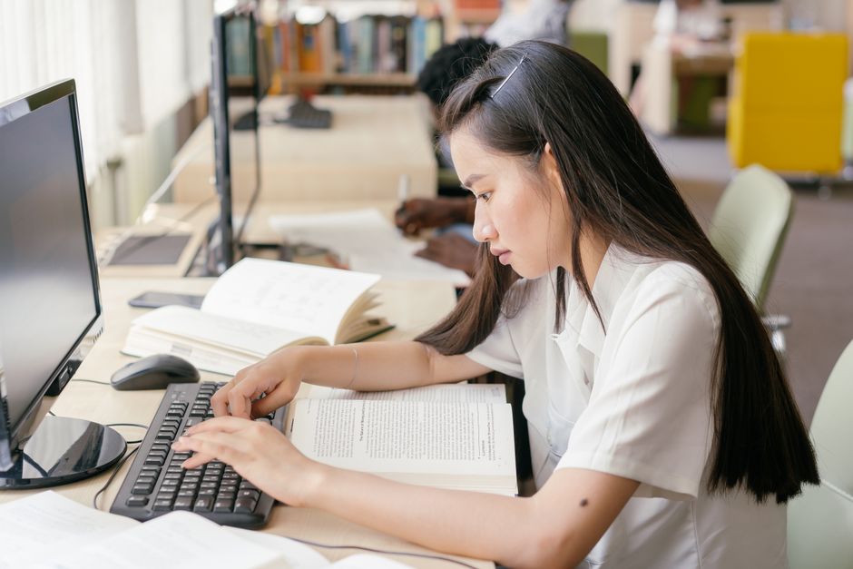 Lehrkraft für Grammatik und Textarbeit
