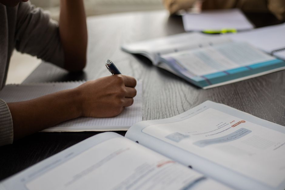 Übung im Kurs: Feedbackrunden zur Aussprache und Verständlichkeit.